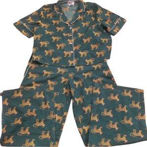 Women’s Pajama Set Cougar Animal Print Santa Holiday Novelty New Size medium